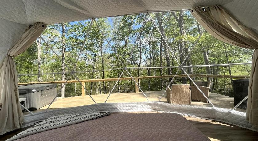 골콘다 Amazing Pure Glamping Secluded Dome with Hot-tub in Grantsburg, Illinois 4성급 숙소 수영장