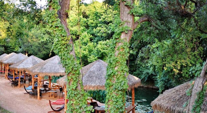 세인트 헤드윅 Wake and Glamp: Safari Tent Retreat for Water Sport Lovers in Cibolo, TX 3성급 숙소 객실