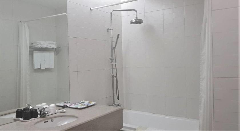 Image of Economy Quadruple Room - No Window 5