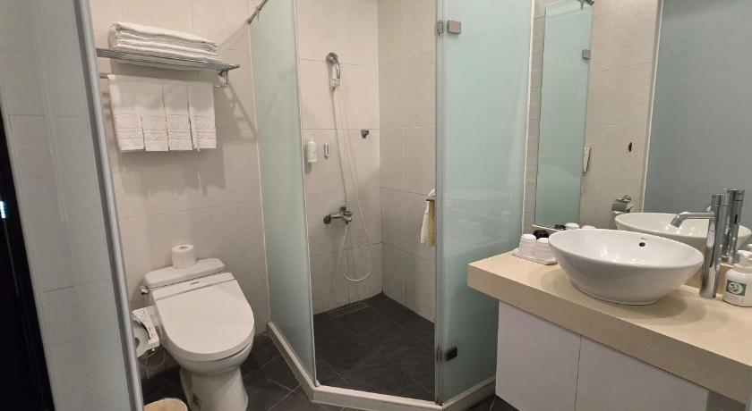 Image of Economy Quadruple Room - No Window 2