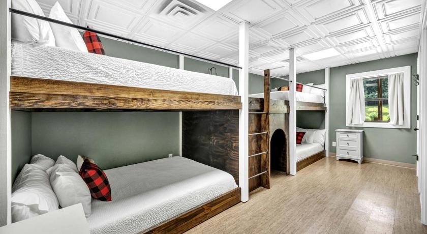 コールドウェル (OH) Exquisite Cabin with Amazing Interior and Exterior in Sarahsville, Ohio 4つ星 宿泊施設 プール