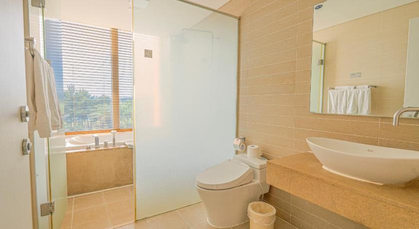 Image of Royal Room Pet-Friendly + Warm Pool & Sauna for 4 + Kids Play Loung 2