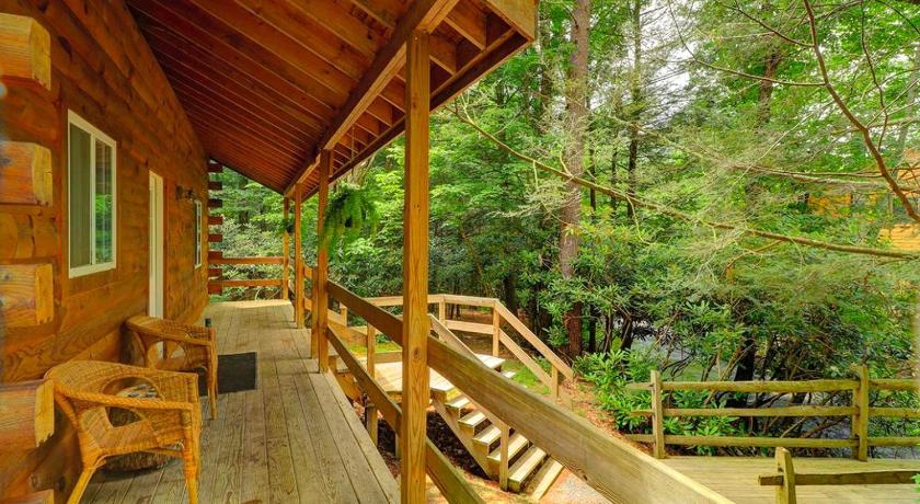 Canadensis Idyllic Log Cabin Rental with a Porch in the Poconos of Pennsylvania 3-Star Accommodation amenity