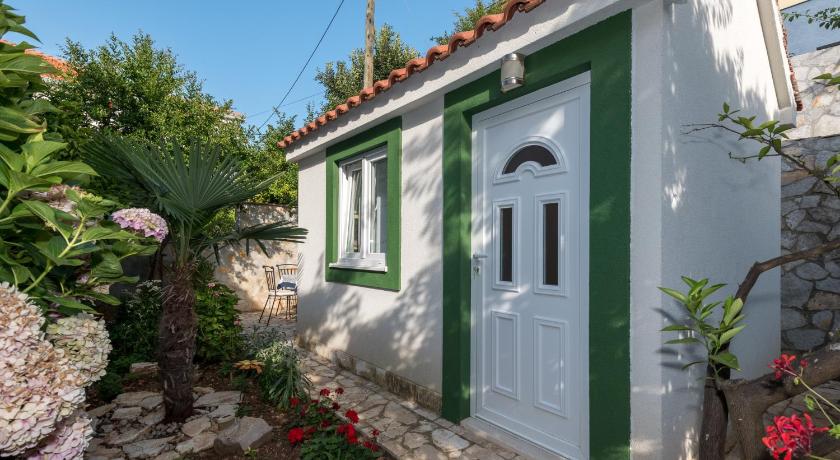 Mito Rooms and Apartments — Hotel in Trogir