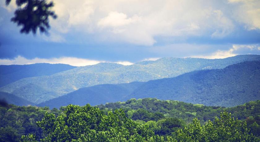그리니빌 (TN) Luxury Cabin for Two with Beautiful River Views near Knoxville 3성급 숙소 전망