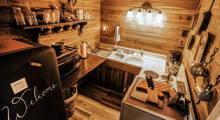그리니빌 (TN) Luxury Cabin for Two with Beautiful River Views near Knoxville 3성급 숙소 로비
