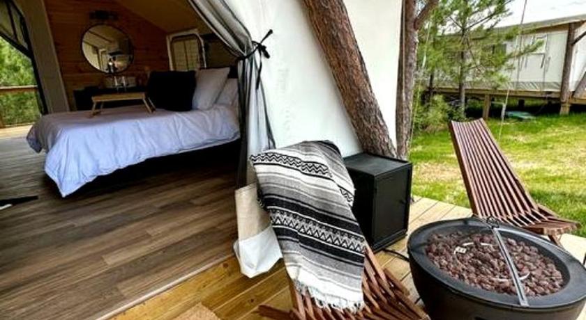 블루 스프링 (KY) Gorgeous Safari Tent with Sauna Perfect for a Couple Retreat in Kentucky 3성급 숙소 외관