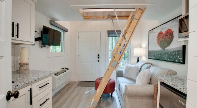 건터스빌 (AL) Picturesque Tiny Cabin Surrounded by Nature in Alabama 3성급 숙소 스위트룸