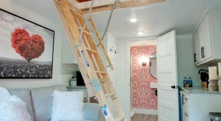 건터스빌 (AL) Picturesque Tiny Cabin Surrounded by Nature in Alabama 3성급 숙소 로비