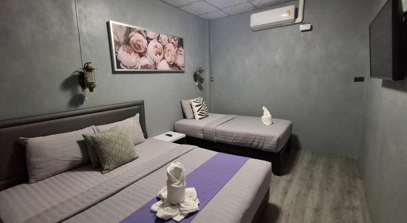 Image of Deluxe Family Room 1