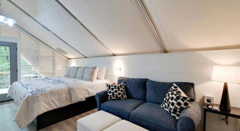 Guntersville (AL) Beautiful Tented Cabin Surrounded by Nature and Hot-tub Provided in Scottsboro, Alabama 3-Star Accommodation amenity