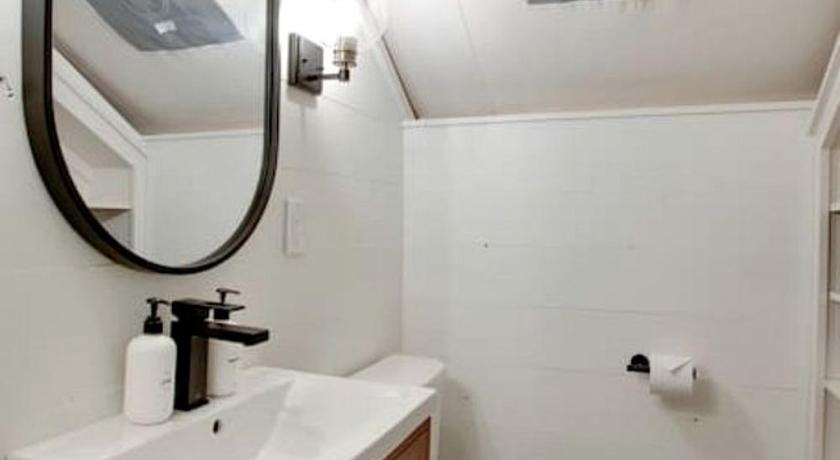 Guntersville (AL) Beautiful Tented Cabin Surrounded by Nature and Hot-tub Provided in Scottsboro, Alabama 3-Star Accommodation view