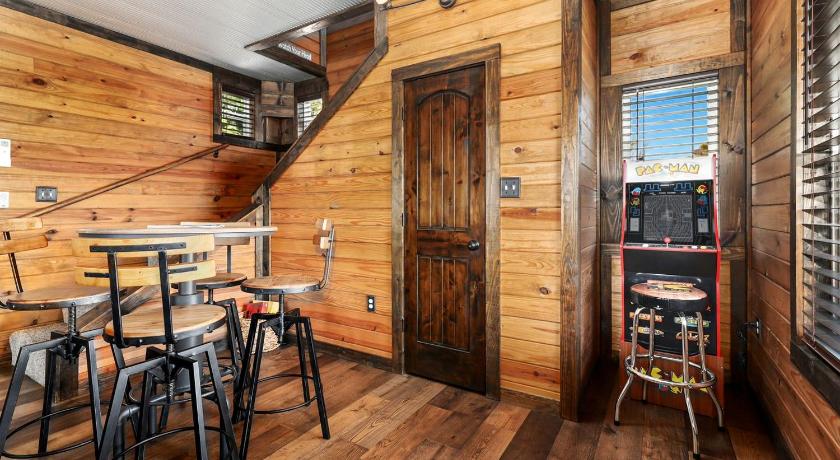 Eureka Springs Family-Friendly Cabin with Hot Tub in the Ozark Mountains and nearby Beaver Lake, Eureka Springs 3-Star Accommodation view