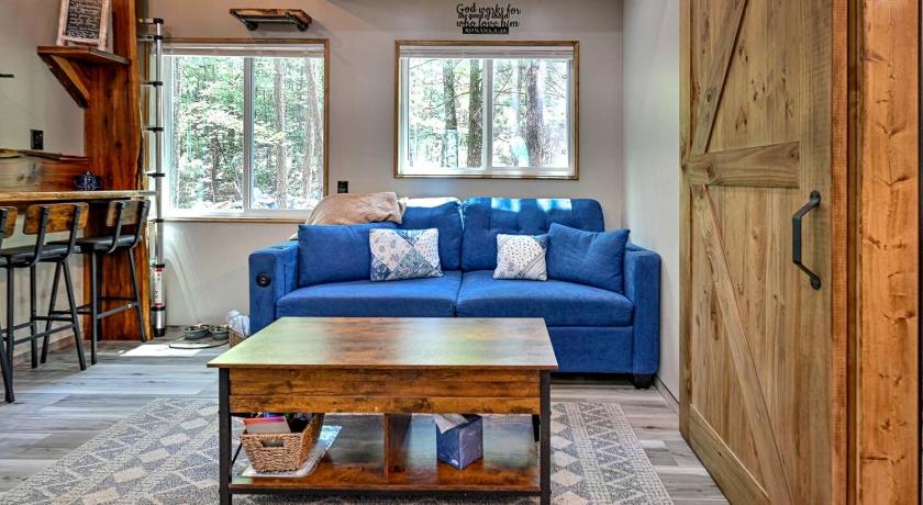 ワールド・ラン (AR) Cozy Tiny Cabin with Porch & Fire Pit near Scenic Trails in Western Arkansas 3つ星 宿泊施設 プール