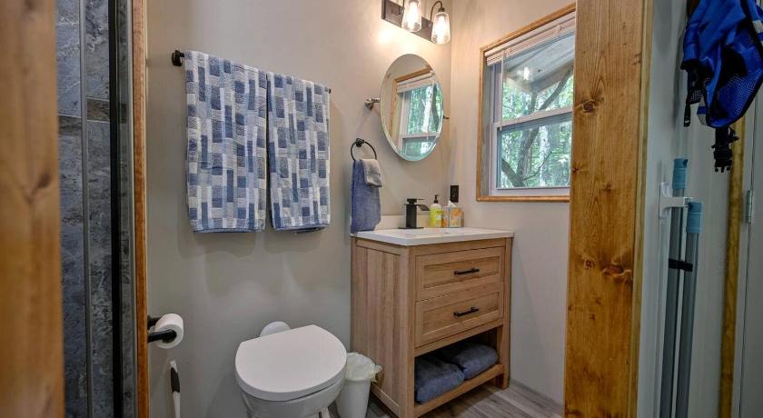 ワールド・ラン (AR) Cozy Tiny Cabin with Porch & Fire Pit near Scenic Trails in Western Arkansas 3つ星 宿泊施設 スイート