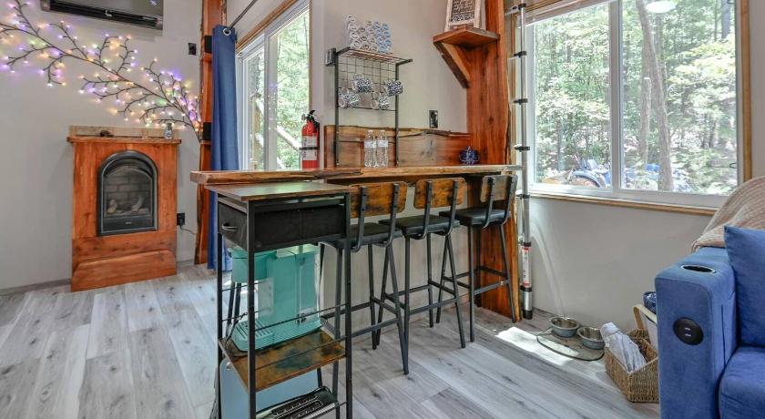 ワールド・ラン (AR) Cozy Tiny Cabin with Porch & Fire Pit near Scenic Trails in Western Arkansas 3つ星 宿泊施設 施設