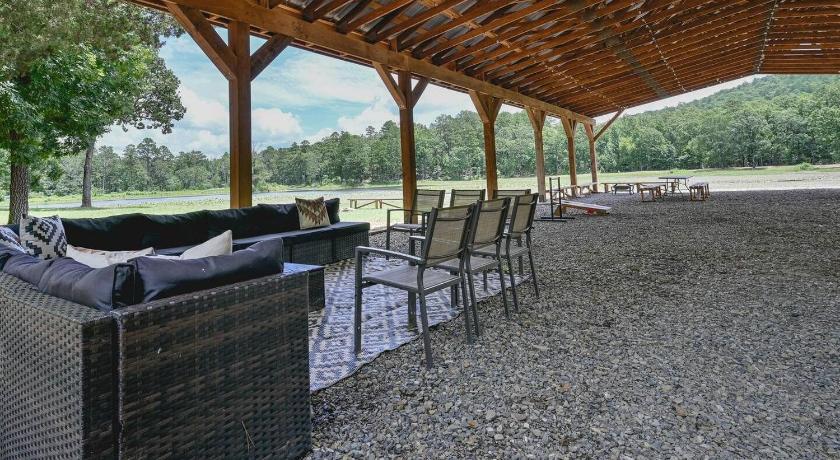 ワールド・ラン (AR) Cozy Tiny Cabin with Porch & Fire Pit near Scenic Trails in Western Arkansas 3つ星 宿泊施設 外観