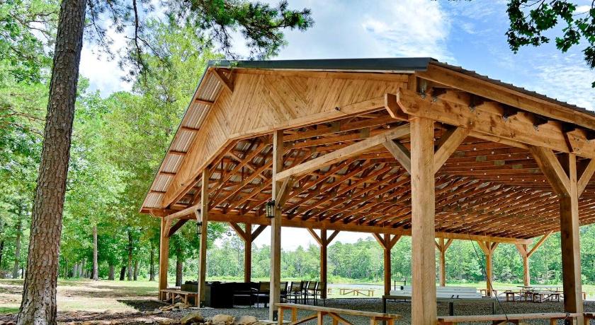 ワールド・ラン (AR) Cozy Tiny Cabin with Porch & Fire Pit near Scenic Trails in Western Arkansas 3つ星 宿泊施設 ロビー