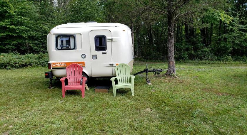 派恩布什 Unique Caravan for Vintage Glamping Experience in Pine Bush, New York 1星级 住宿 客房