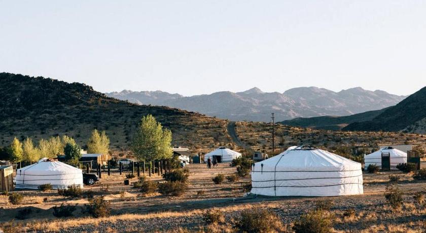 트웬티나인 팜스 (CA) Peaceful Desert Yurt Glamping with Stargazing Near Joshua Tree National Park, California 2성급 숙소 외관
