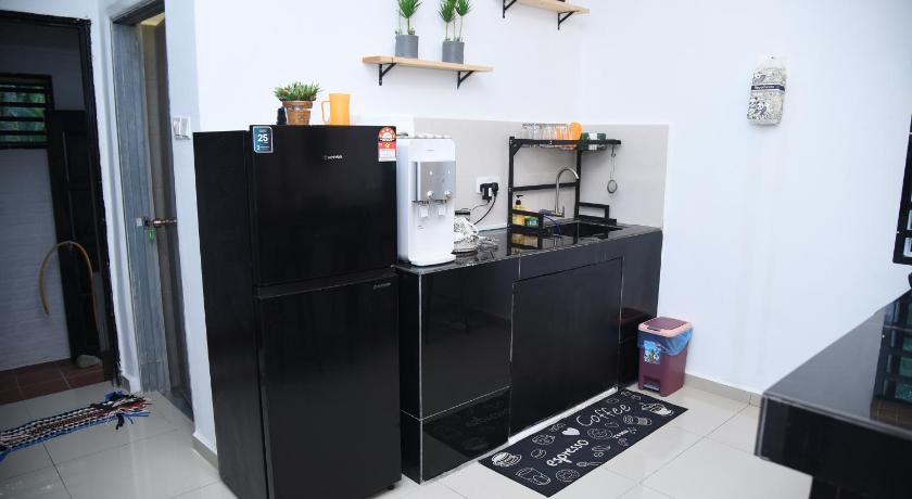 ブキット・ガンビル Unit 01 Homestay Private Pool & Netflix Muar 4つ星 ゲストハウス スイート