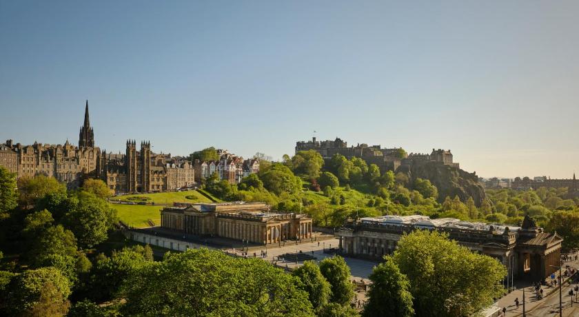 Image of Deluxe Room, Castle View, 1 King Size Bed 10
