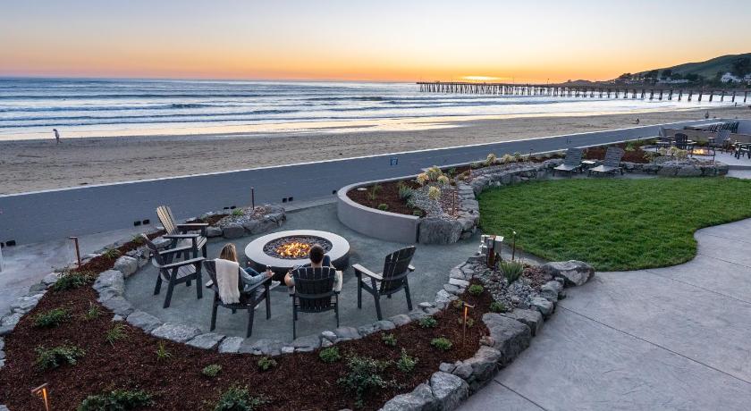 Shoreline Inn...on the beach