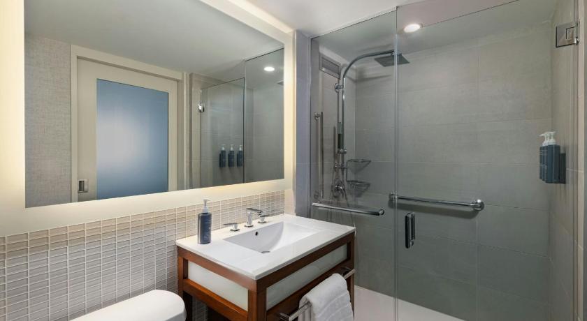 Zdjęcie: Junior Suite, 1 King, Sofa bed, Skyline view, High floor 2