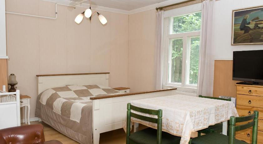 Quadruple Room with Shared Bathroom, Kartano Hostel in Kokemäki