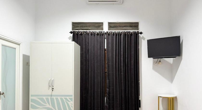 Tini's Guest House Malang Mitra RedDoorz – Malang, MO