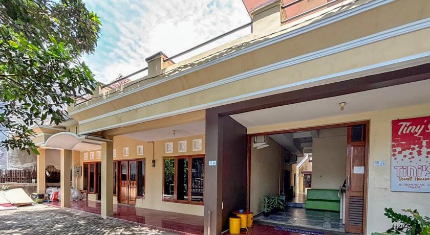 Tini's Guest House Malang Mitra RedDoorz – Malang, MO