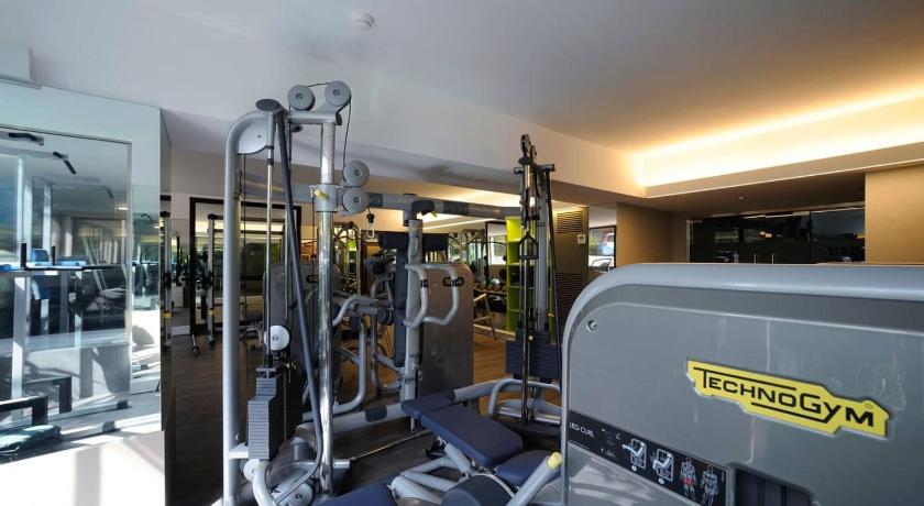 ローマ Hotel Zone 4つ星 ホテル プール