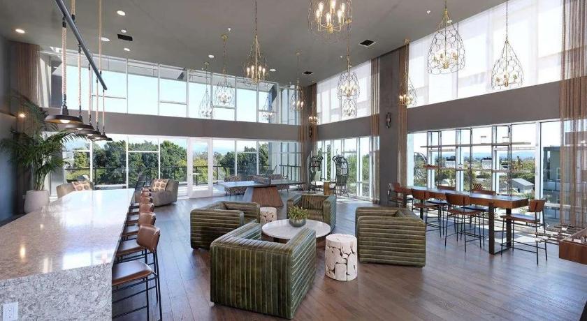 산타아나 (CA) Urban Chic Home 10 Min from Disneyland With Pool & GYM 5성급 숙소 수영장