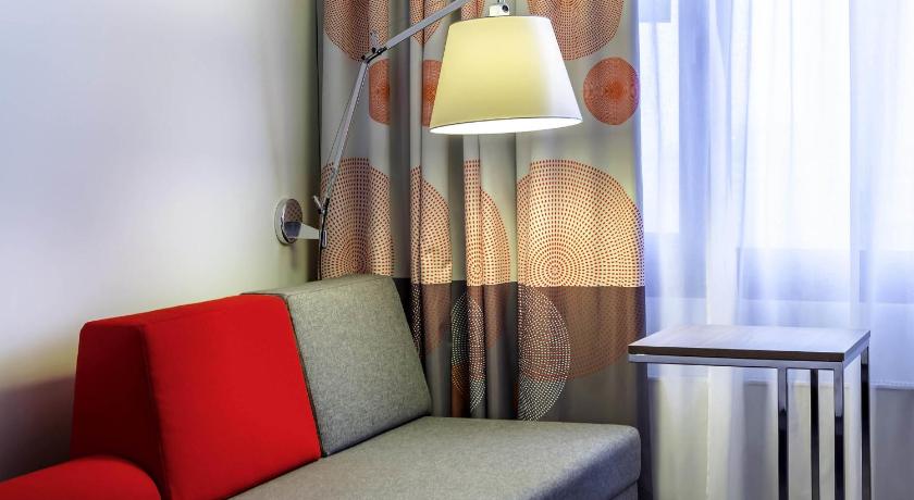 Afbeelding van Executive Room with twin beds and sofa 9