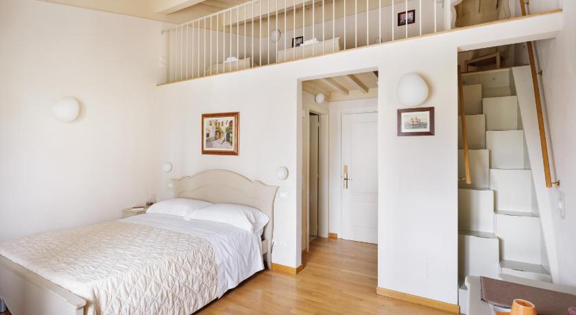 Image of Suite family 13