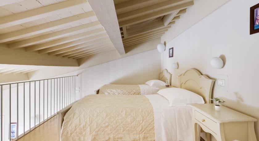 Image of Suite family 1
