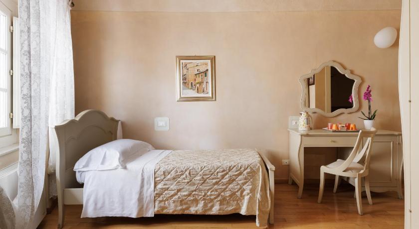 Image of Triple Room 9