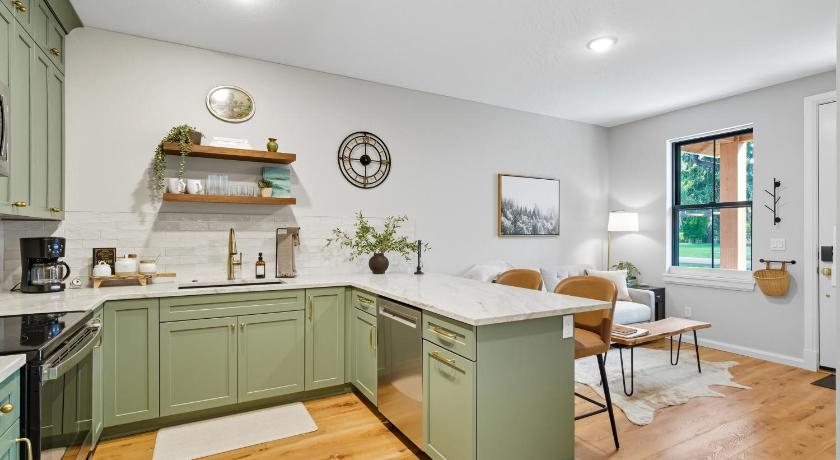 세이글 Baby Birch Banks Guest House on Lake Pend Oreille 4성급 숙소 로비