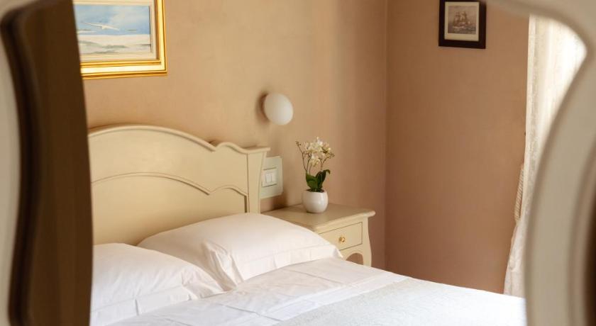 Image of Deluxe Double Room 16