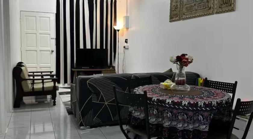 Aileen Homestay Swimming Pool