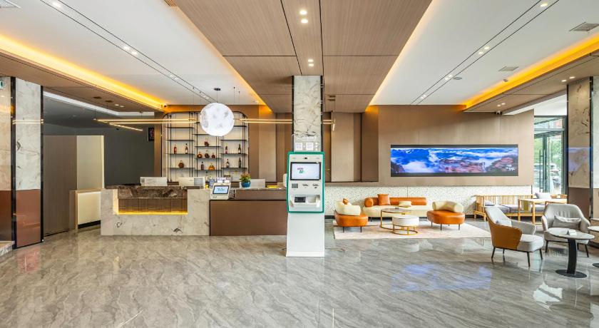 Zhangjiajie Boman Smart Hotel -10min to Forest Park East Gate & English Butler & Tour Tickets-The po