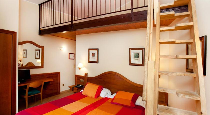 Image of Family Room (2 Adults + 2 Children) 1