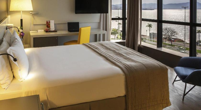 Image of Deluxe King Room with Ocean View 0