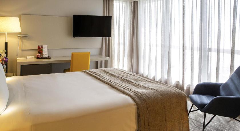 Image of Deluxe King Room with Ocean View 1
