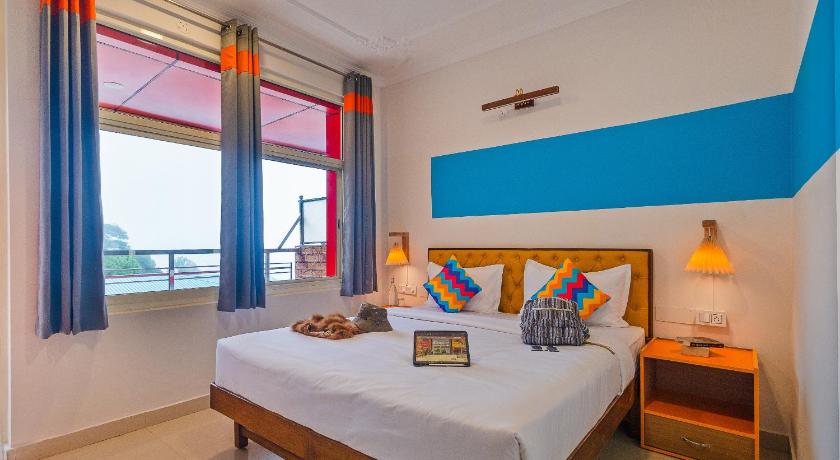 Deluxe Private Room with Balcony and Ensuite Bathroom