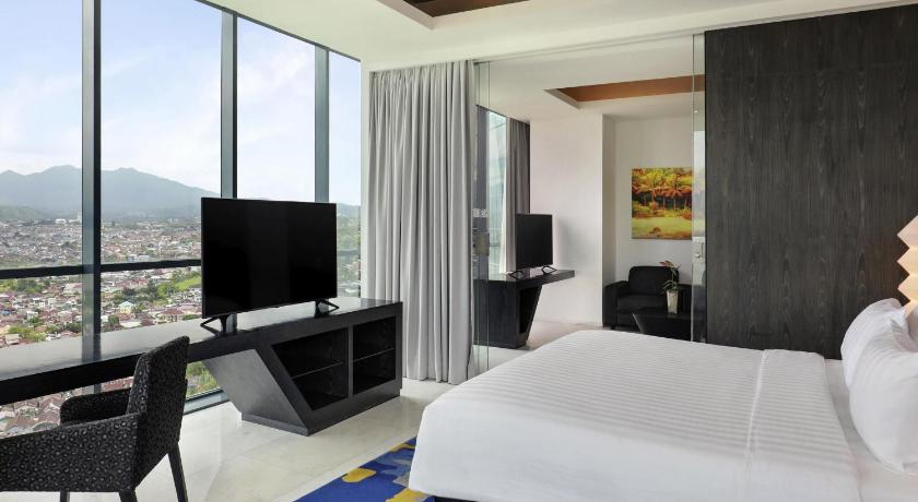 Image of Executive Suite One King 0