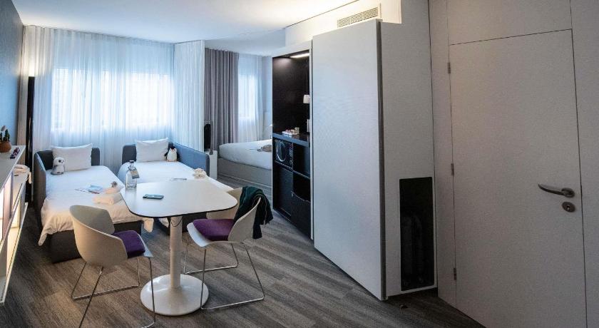 Superior Suite with 1 double bed and 2 single beds 이미지 0