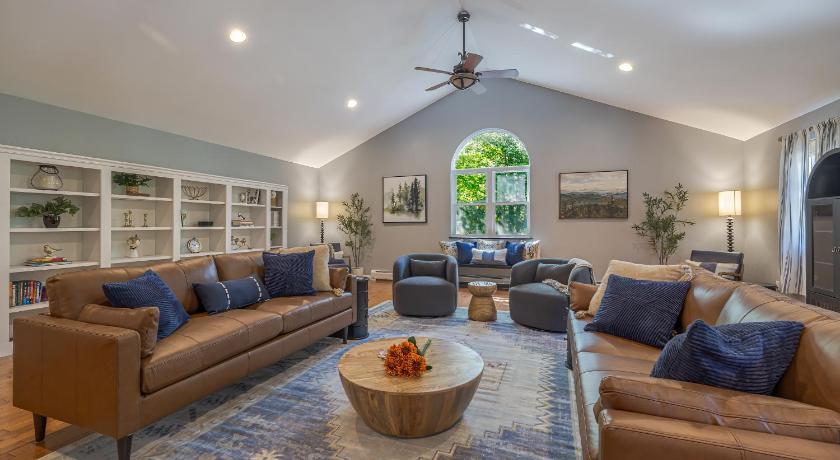 4BR Retreat, 16mi to Acadia, Firepit and Game Room