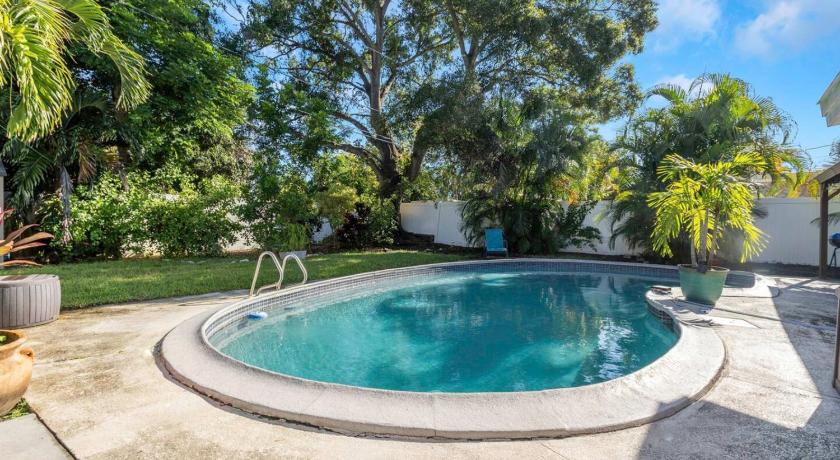 Pinecrest Park (FL) Tropical Palm Haven with Pool and Firepit 5-Star Accommodation restaurant
