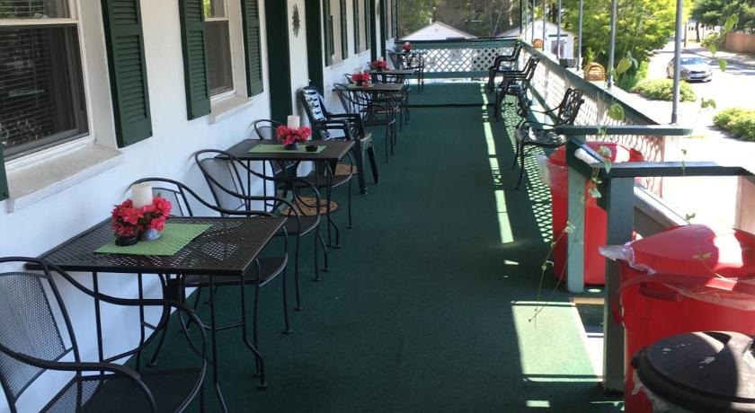 Crosswinds Motel photo